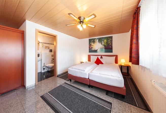 Hotel Avalon Landstuhl Ngoại thất bức ảnh